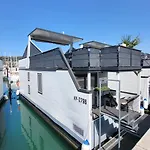 Floating Sea House Marina Pearl Holiday home