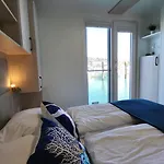 Floating Sea House Marina Pearl Holiday home *