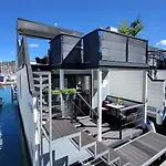 Floating Sea House Marina Pearl Holiday home