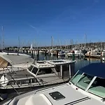 Floating Sea House Marina Pearl *