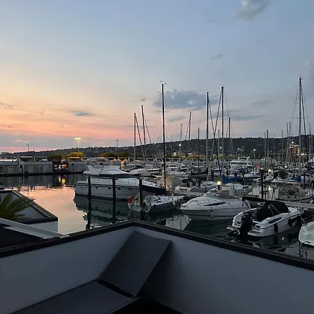 Marina Pearl - Serene Seafront Retreat With Jacuzzi On Rooftop Terrace, Hausboot * ポルトローシュ
