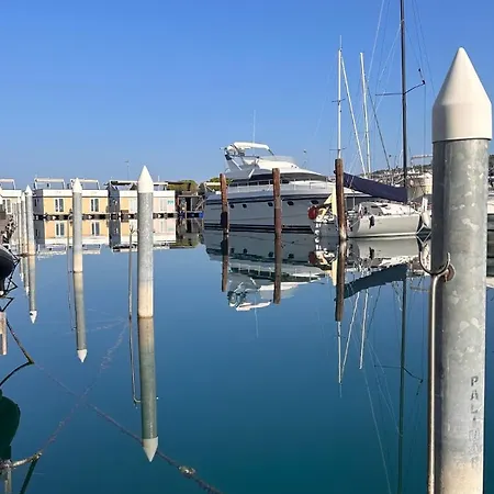 Marina Pearl - Serene Seafront Retreat With Jacuzzi On Rooftop Terrace, Hausboot 別荘 ポルトローシュ