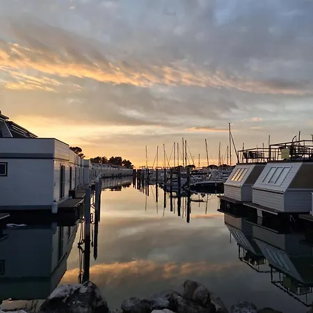 Marina Pearl - Serene Seafront Retreat With Jacuzzi On Rooftop Terrace, Hausboot ポルトローシュ