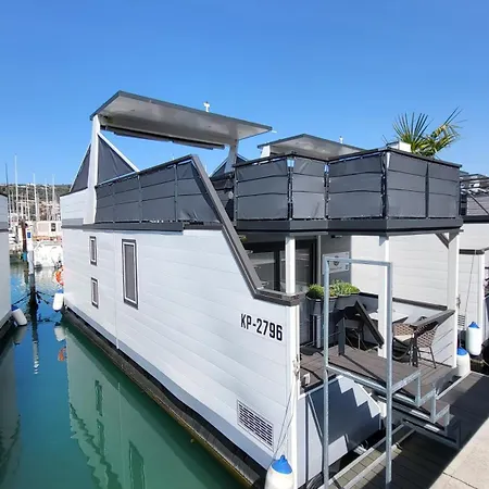 Marina Pearl - Serene Seafront Retreat With Jacuzzi On Rooftop Terrace, Hausboot 別荘