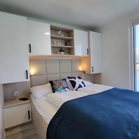 Marina Pearl - Serene Seafront Retreat With Jacuzzi On Rooftop Terrace, Hausboot 別荘 ポルトローシュ