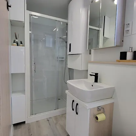 Marina Pearl - Serene Seafront Retreat With Jacuzzi On Rooftop Terrace, Hausboot 別荘