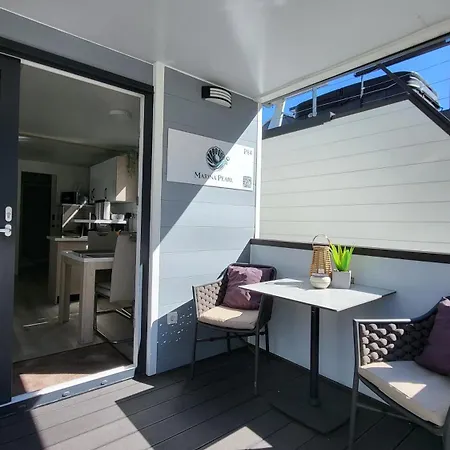 別荘 Marina Pearl - Serene Seafront Retreat With Jacuzzi On Rooftop Terrace, Hausboot *