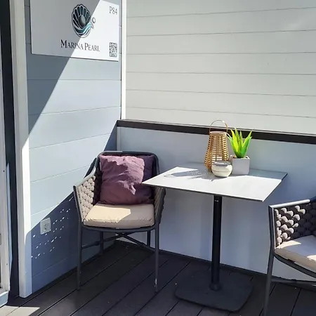 Marina Pearl - Serene Seafront Retreat With Jacuzzi On Rooftop Terrace, Hausboot 別荘 *