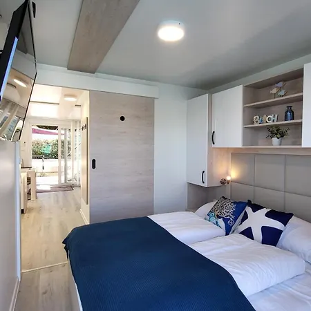 Marina Pearl - Serene Seafront Retreat With Jacuzzi On Rooftop Terrace, Hausboot 別荘 ポルトローシュ