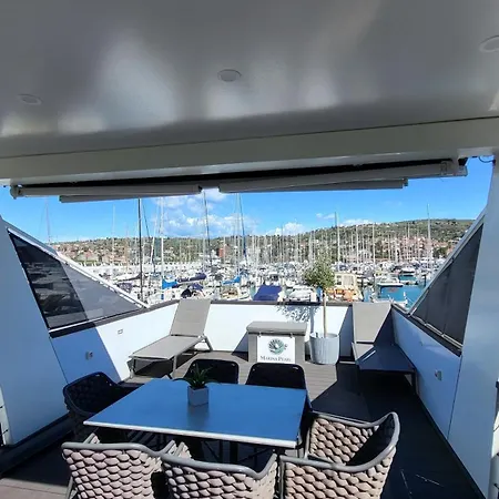 別荘 Marina Pearl - Serene Seafront Retreat With Jacuzzi On Rooftop Terrace, Hausboot