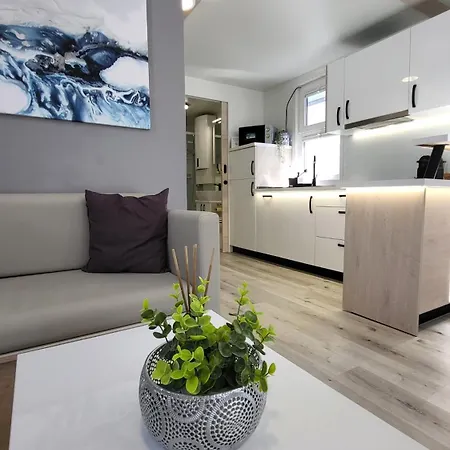 Marina Pearl - Serene Seafront Retreat With Jacuzzi On Rooftop Terrace, Hausboot 別荘 *