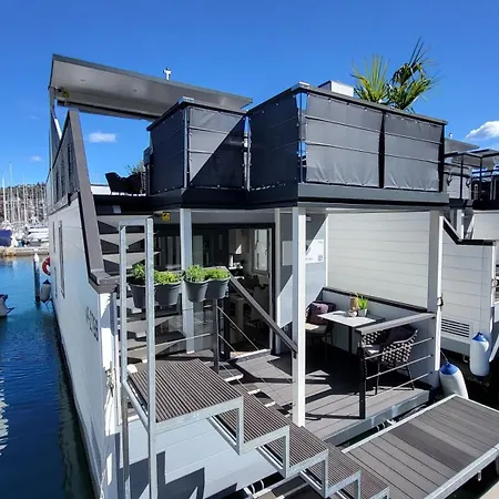 Marina Pearl - Serene Seafront Retreat With Jacuzzi On Rooftop Terrace, Hausboot 別荘
