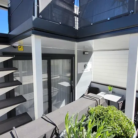 Marina Pearl - Serene Seafront Retreat With Jacuzzi On Rooftop Terrace, Hausboot 別荘
