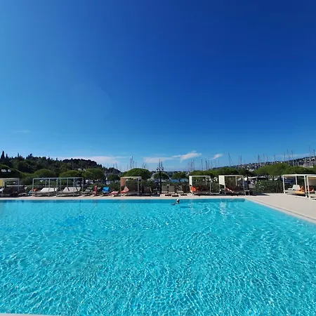 Marina Pearl - Serene Seafront Retreat With Jacuzzi On Rooftop Terrace, Hausboot 別荘