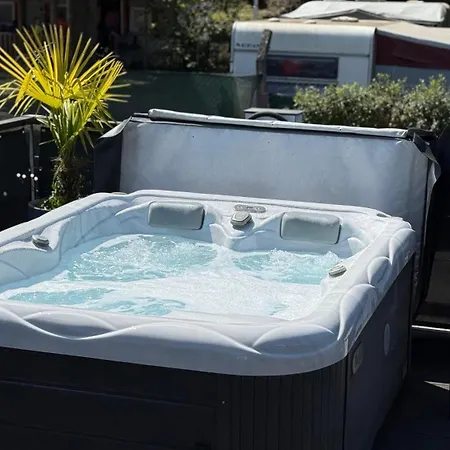 Marina Pearl - Serene Seafront Retreat With Jacuzzi On Rooftop Terrace, Hausboot * ポルトローシュ