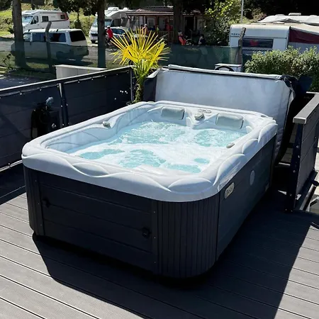 別荘 Marina Pearl - Serene Seafront Retreat With Jacuzzi On Rooftop Terrace, Hausboot ポルトローシュ
