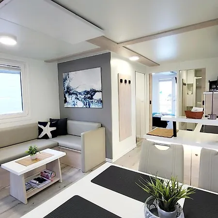 Marina Pearl - Serene Seafront Retreat With Jacuzzi On Rooftop Terrace, Hausboot 別荘