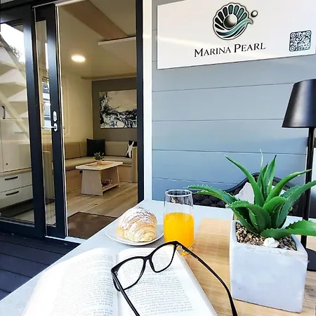 Marina Pearl - Serene Seafront Retreat With Jacuzzi On Rooftop Terrace, Hausboot 別荘