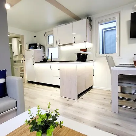Marina Pearl - Serene Seafront Retreat With Jacuzzi On Rooftop Terrace, Hausboot ポルトローシュ