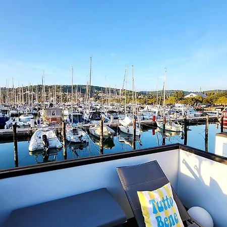 別荘 Marina Pearl - Serene Seafront Retreat With Jacuzzi On Rooftop Terrace, Hausboot