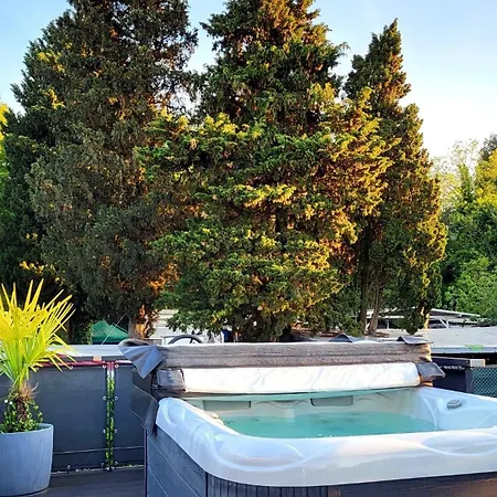 Marina Pearl - Serene Seafront Retreat With Jacuzzi On Rooftop Terrace, Hausboot ポルトローシュ