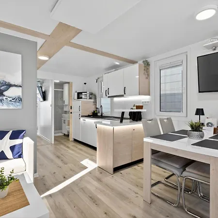 Marina Pearl - Serene Seafront Retreat With Jacuzzi On Rooftop Terrace, Hausboot 別荘 ポルトローシュ