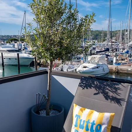 Marina Pearl - Serene Seafront Retreat With Jacuzzi On Rooftop Terrace, Hausboot 別荘 ポルトローシュ
